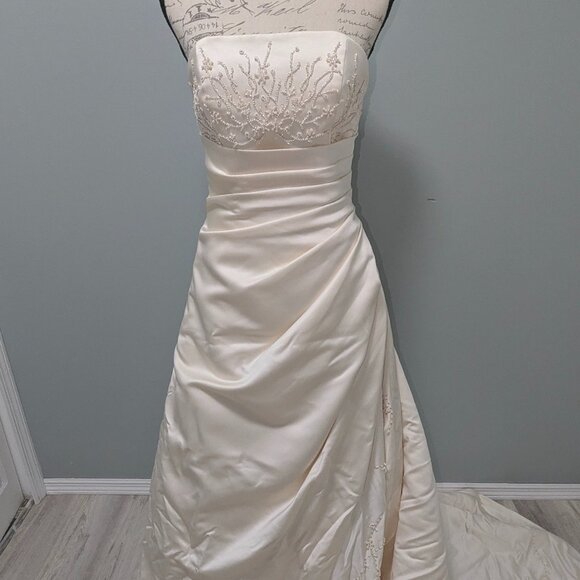 Dresses & Skirts - Vintage-Inspired Wedding Gown with Floral Beadwork